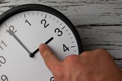Sâmbătă trecem la ora de iarnă: Cum ne afectează acest lucru Sâmbătă trecem la ora de iarnă: Cum ne afectează acest lucru